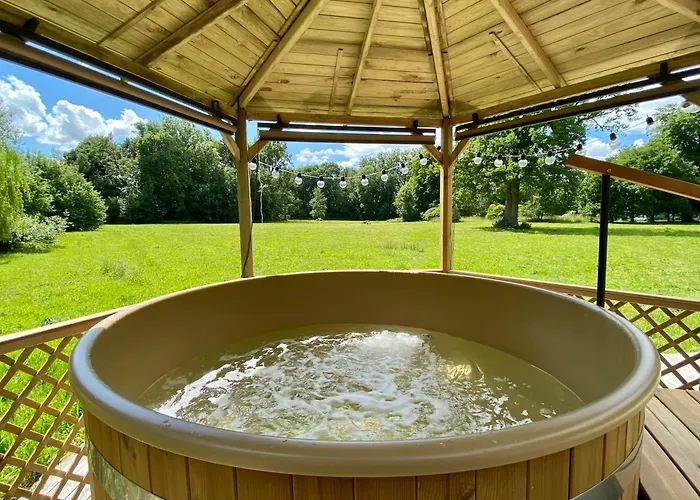Le Manoir De Bois-en-ardres Bed & Breakfast 3*